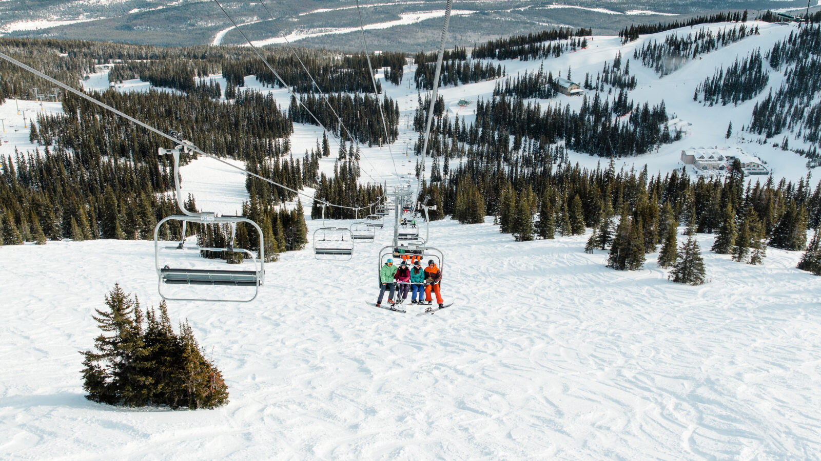 Skiën in Marmot Basin © Tourism Jasper
